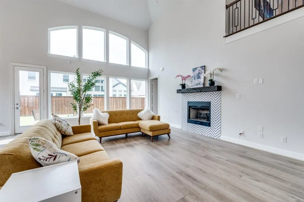 3121 Barefoot Lane
