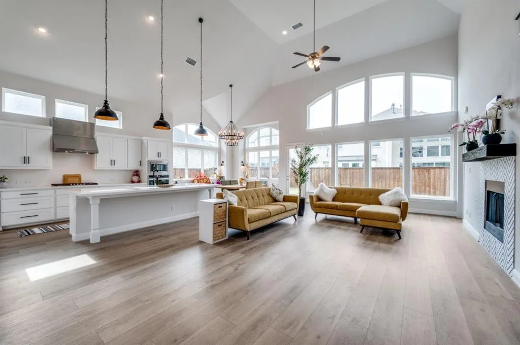 3121 Barefoot Lane