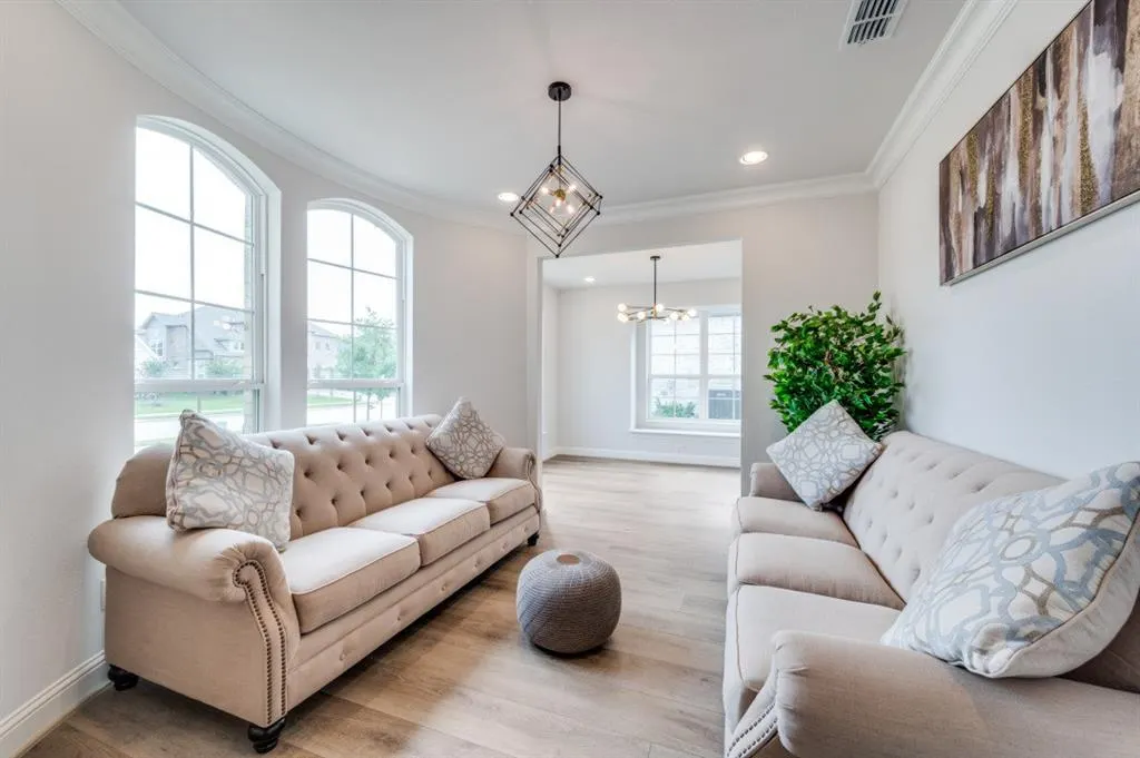 3121 Barefoot Lane