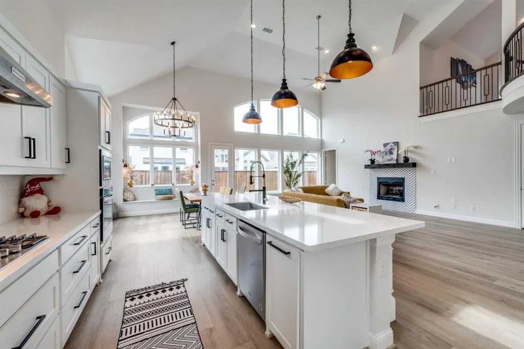3121 Barefoot Lane