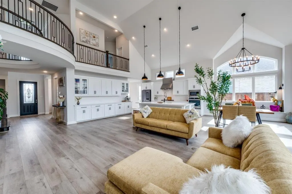3121 Barefoot Lane