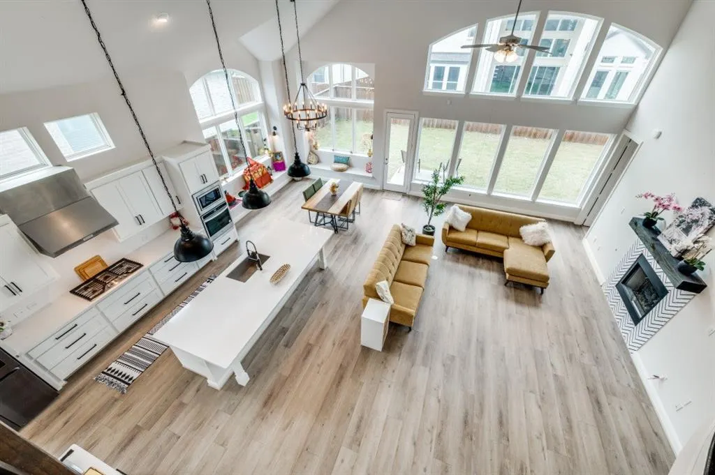 3121 Barefoot Lane