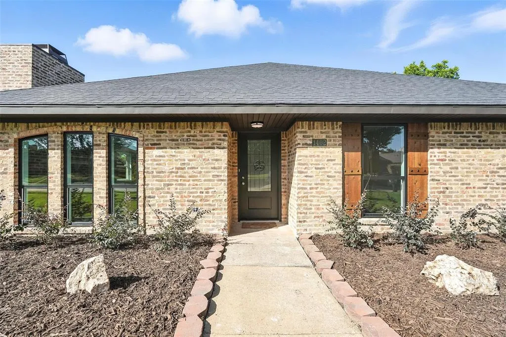 1402 Country Lane