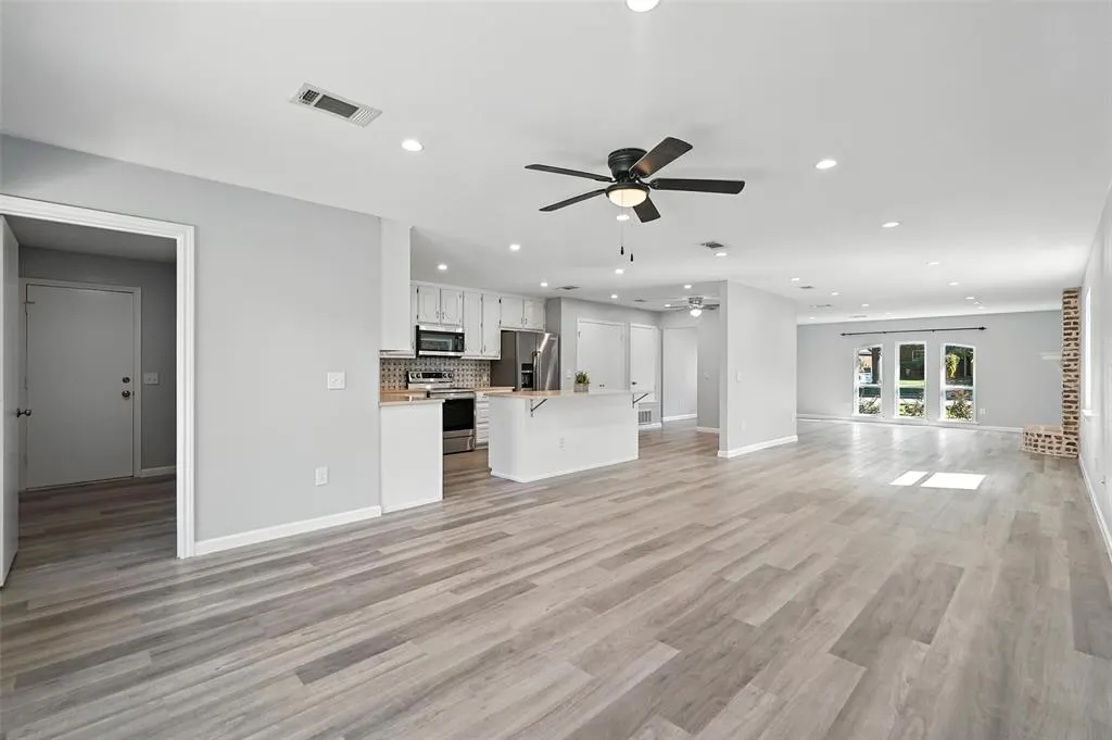 1402 Country Lane