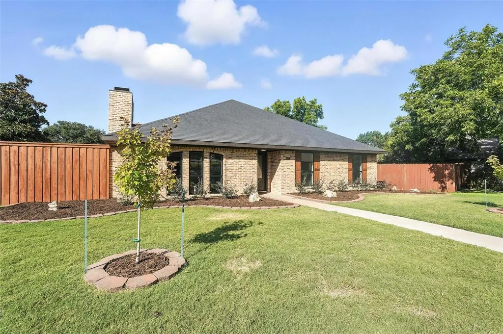 1402 Country Lane