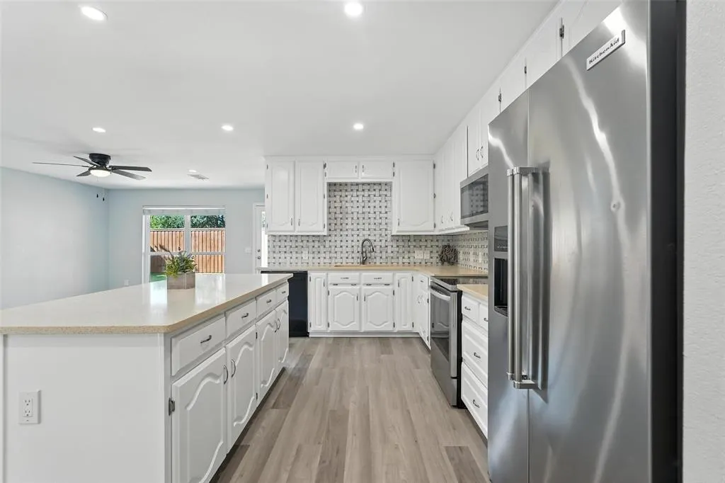 1402 Country Lane