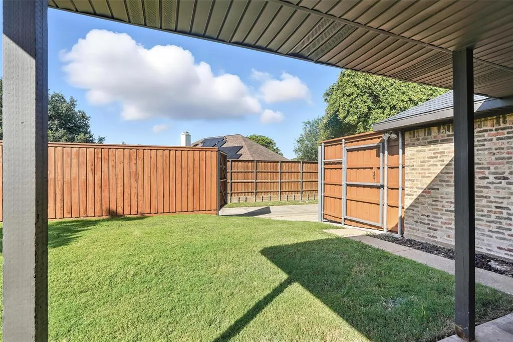 1402 Country Lane