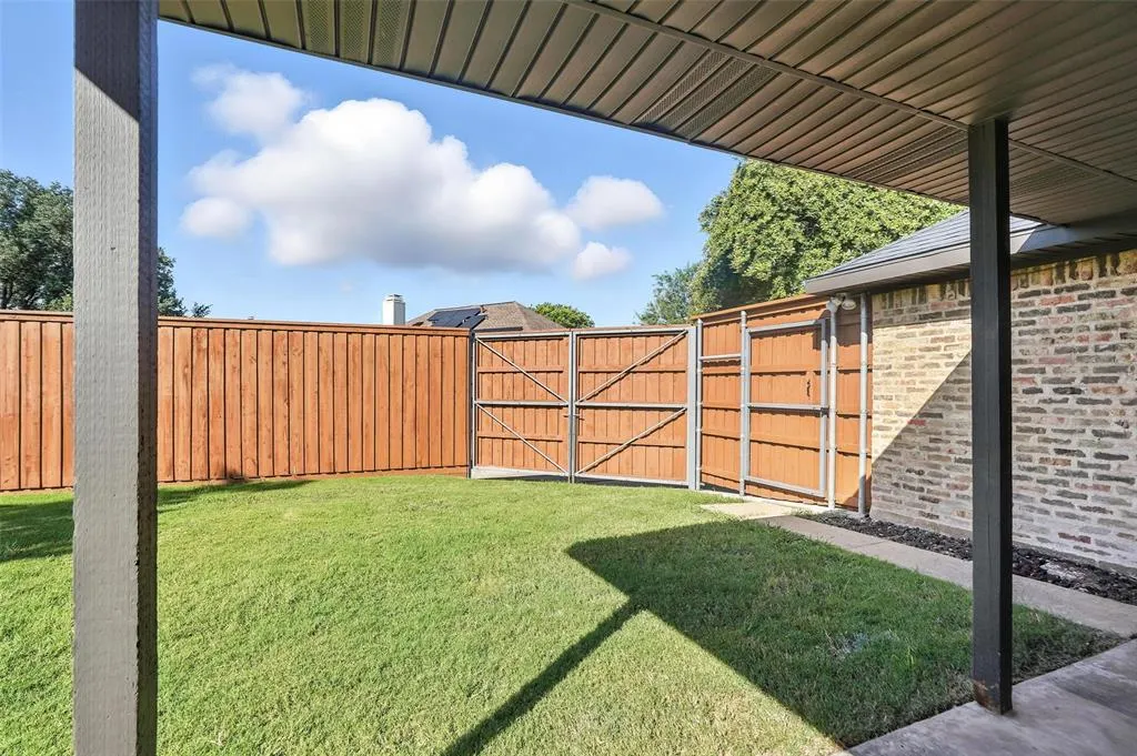 1402 Country Lane