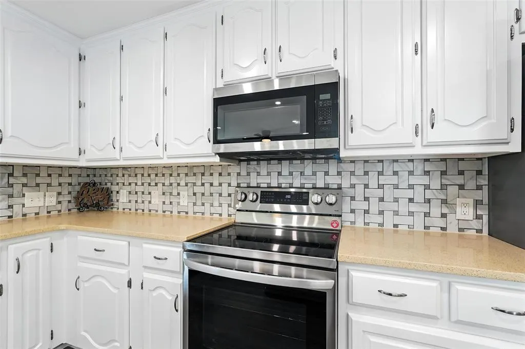 1402 Country Lane