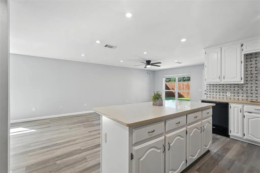 1402 Country Lane