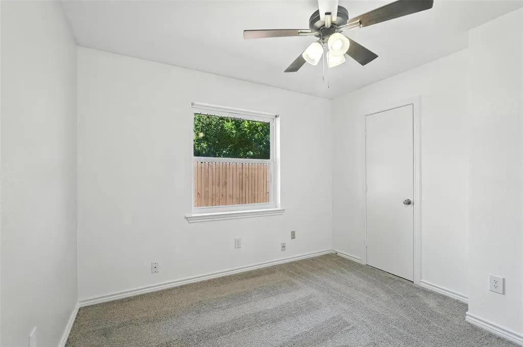 1402 Country Lane