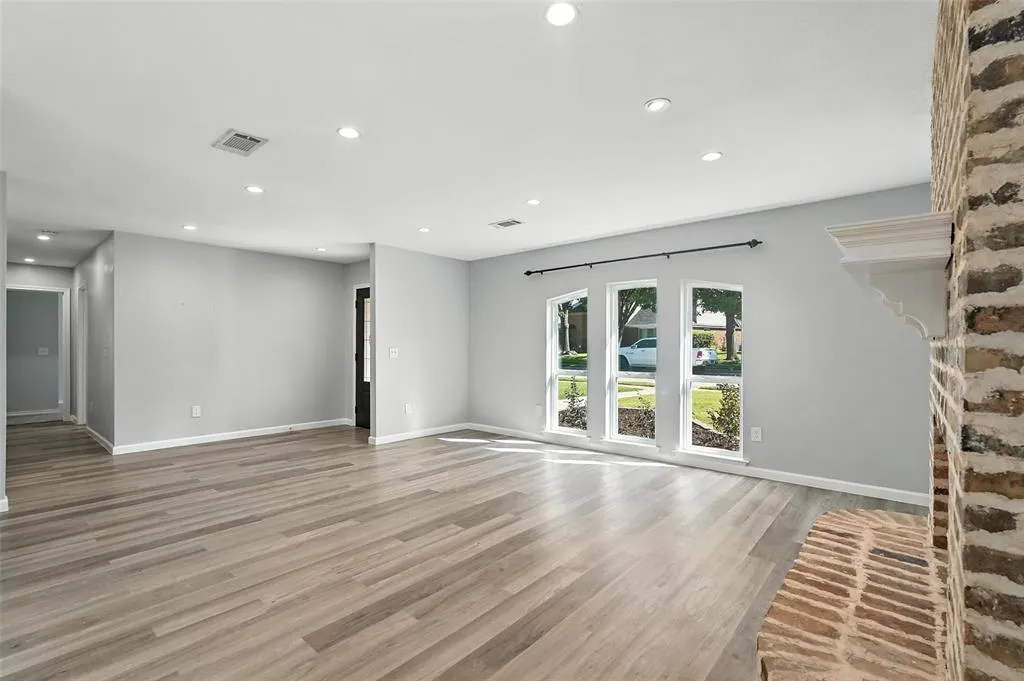 1402 Country Lane