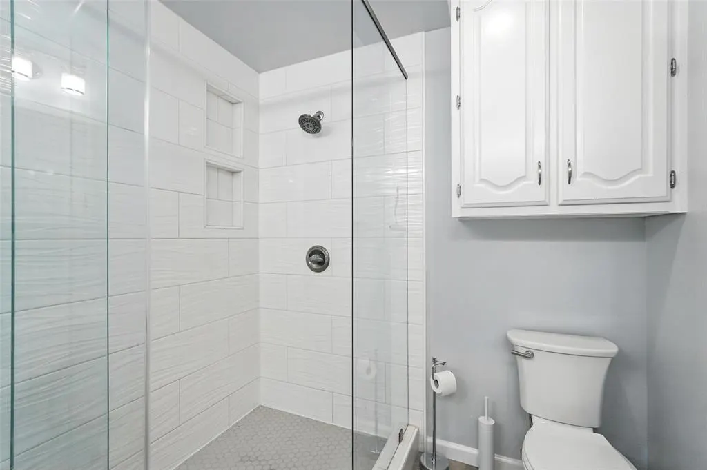 1402 Country Lane