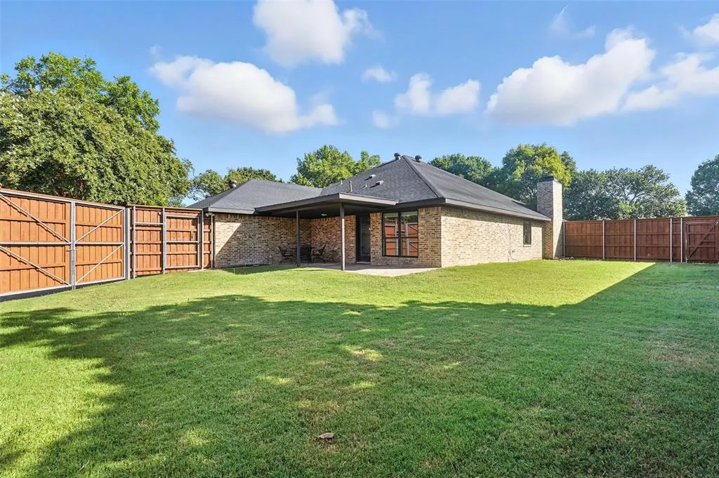 1402 Country Lane