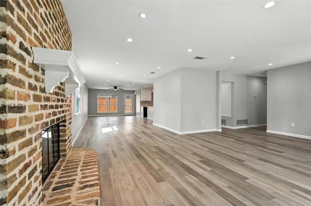 1402 Country Lane