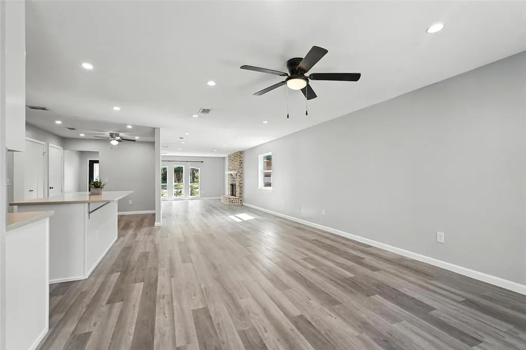 1402 Country Lane