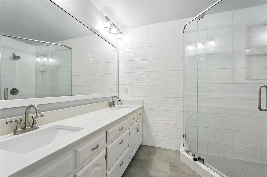 1402 Country Lane