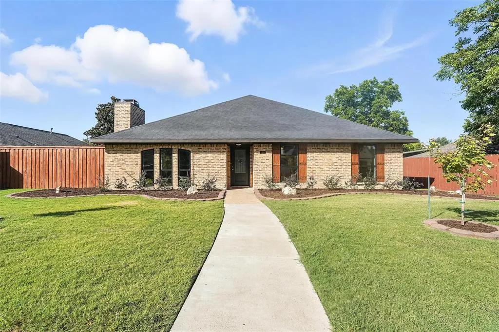 1402 Country Lane