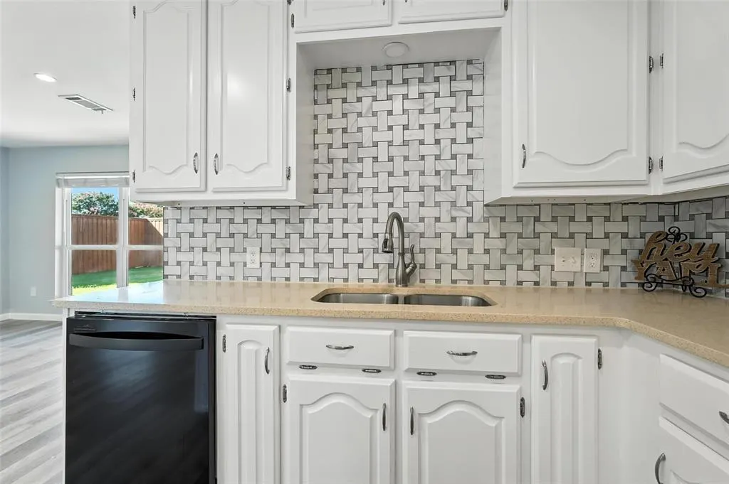 1402 Country Lane