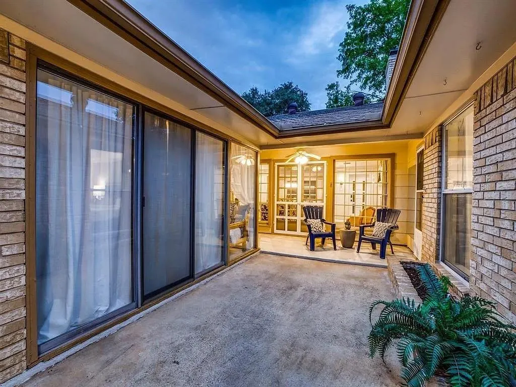1002 E Spring Valley Road