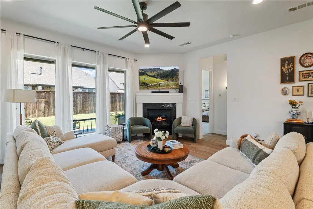 2913 Peartree Lane