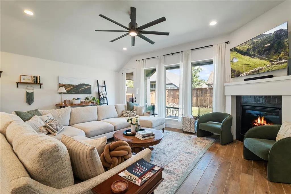 2913 Peartree Lane