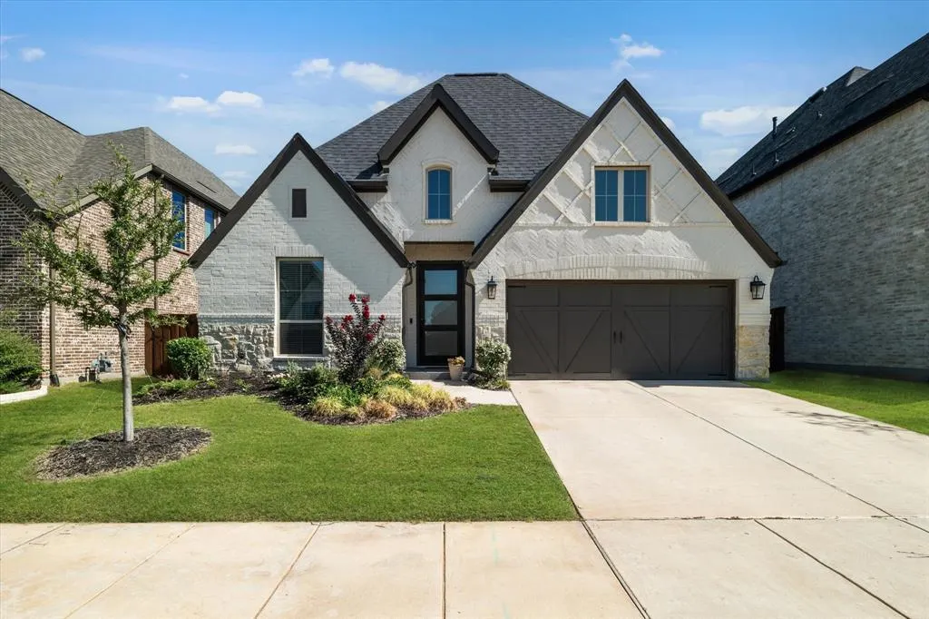 2913 Peartree Lane