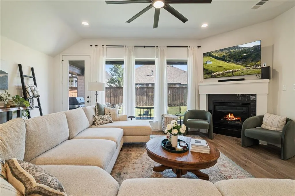 2913 Peartree Lane