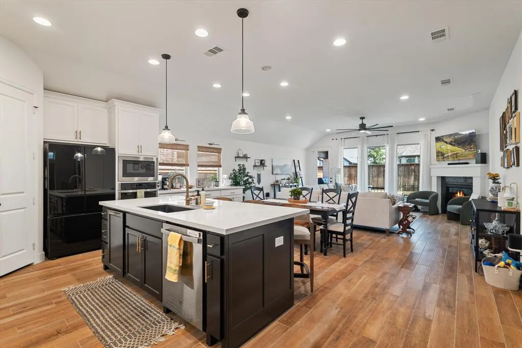 2913 Peartree Lane