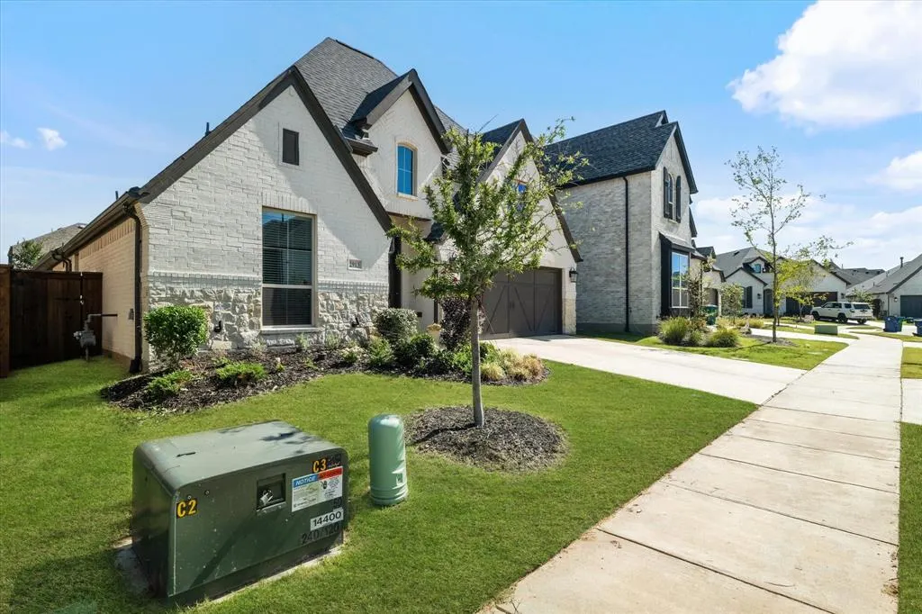 2913 Peartree Lane