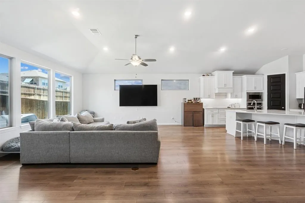2015 Pacific Avenue