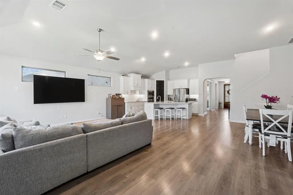2015 Pacific Avenue