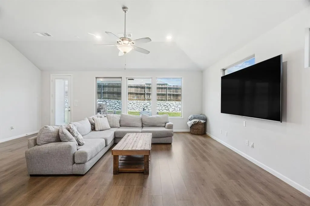 2015 Pacific Avenue