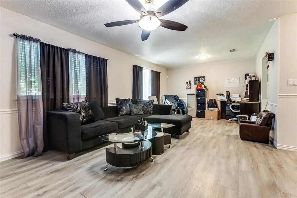 1130 Larkspur Drive