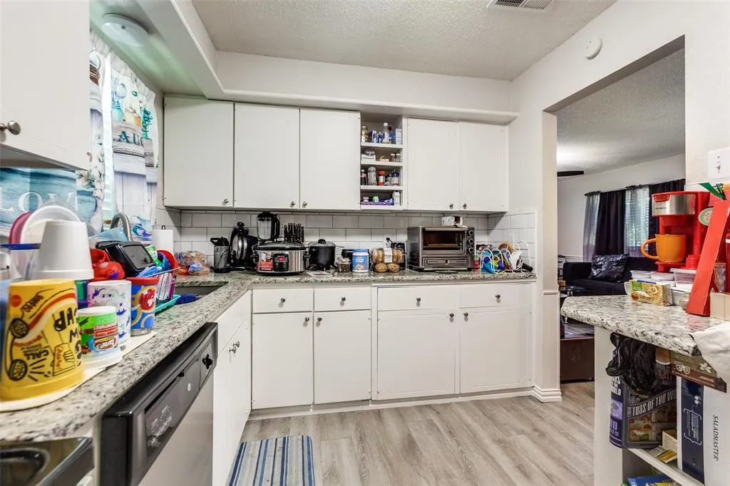 1130 Larkspur Drive