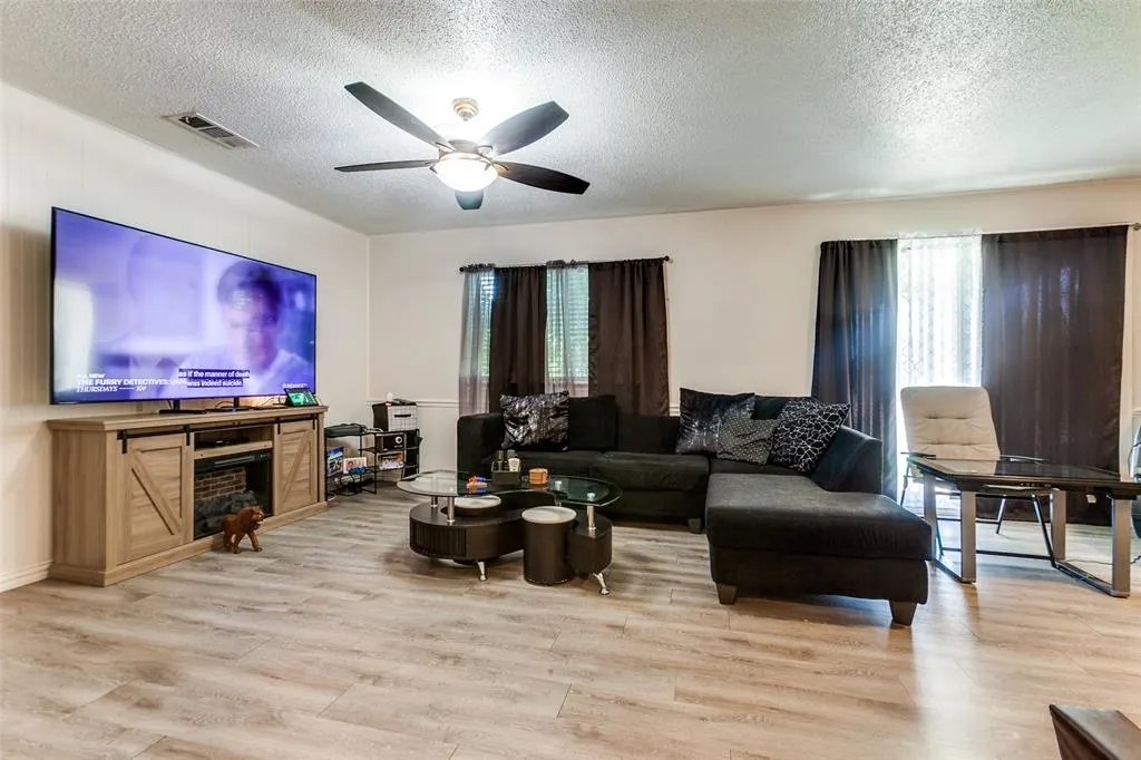 1130 Larkspur Drive