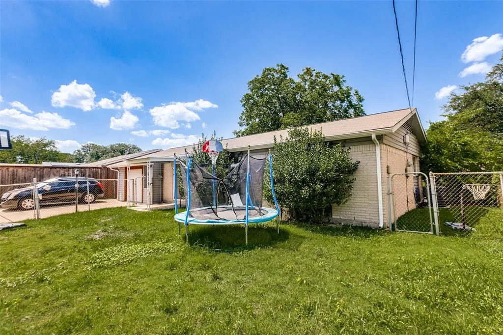 1130 Larkspur Drive