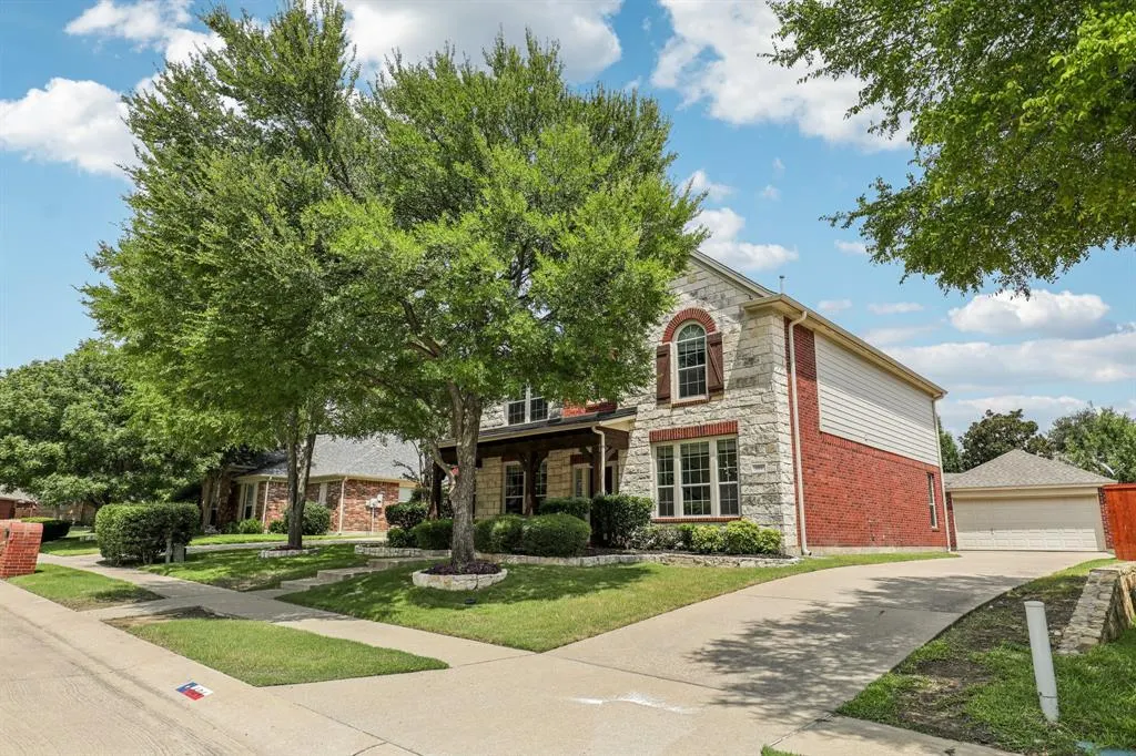 604 Maple Leaf Lane