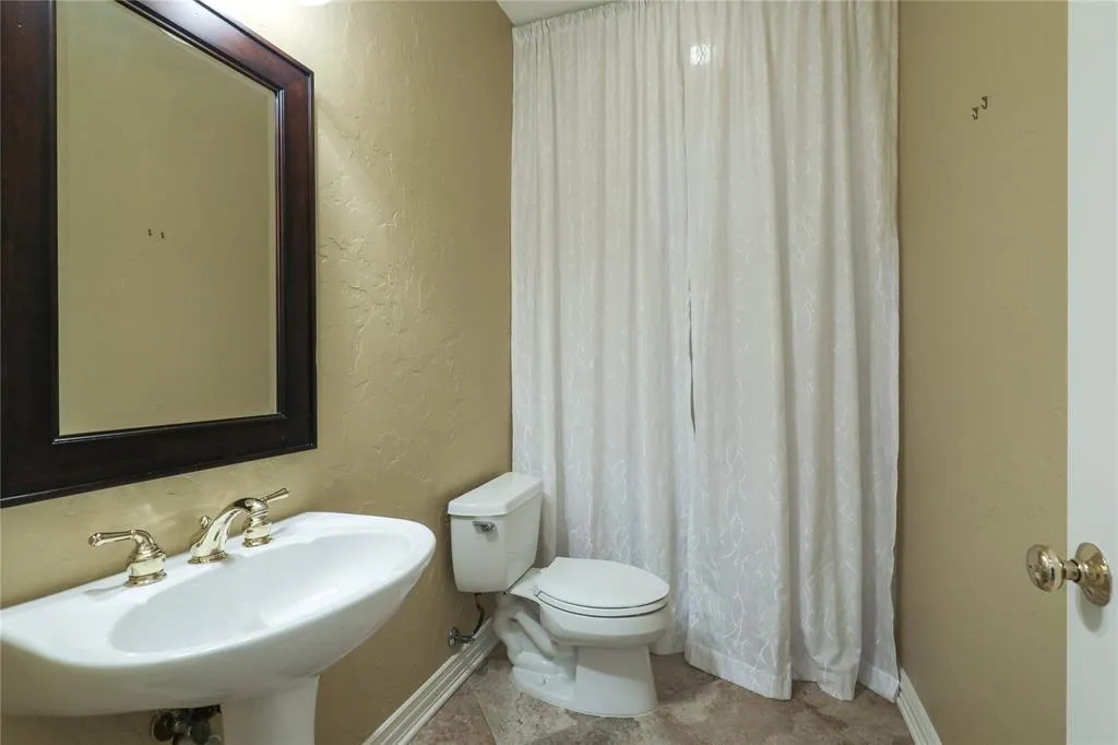 1412 Salado Drive