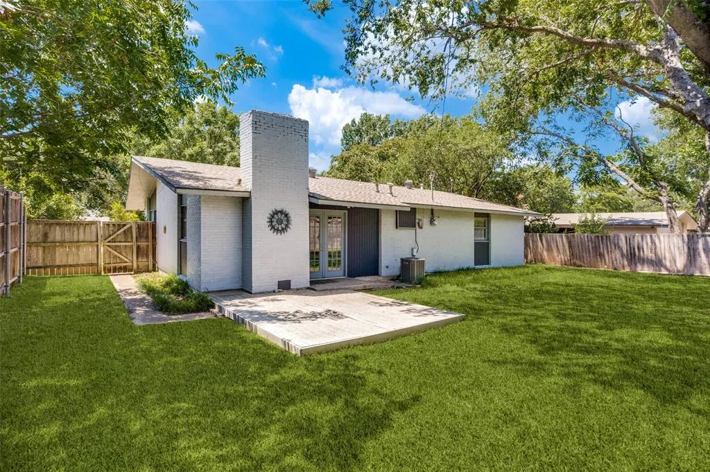 908 WARFIELD Way