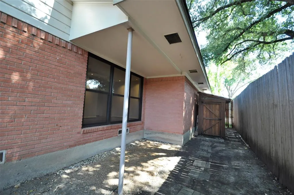 704 Ridgedale Drive