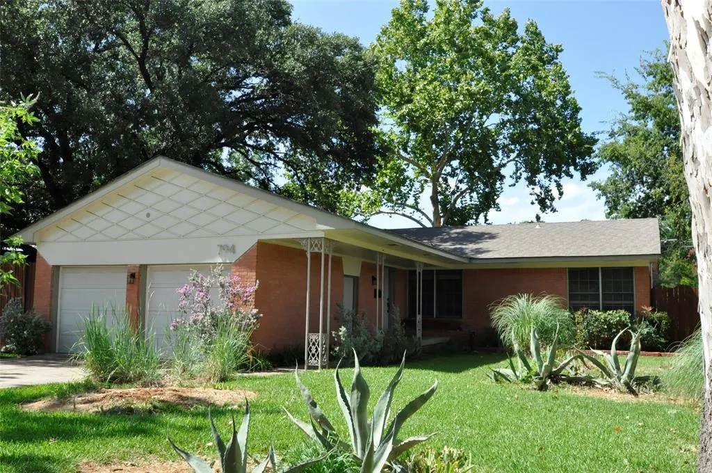 704 Ridgedale Drive