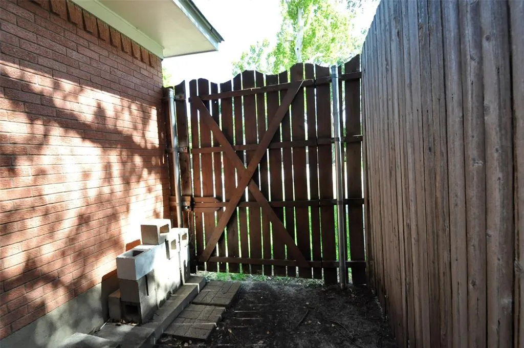 704 Ridgedale Drive