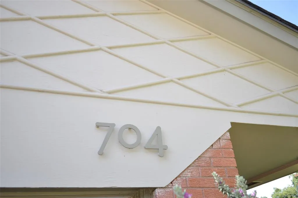 704 Ridgedale Drive