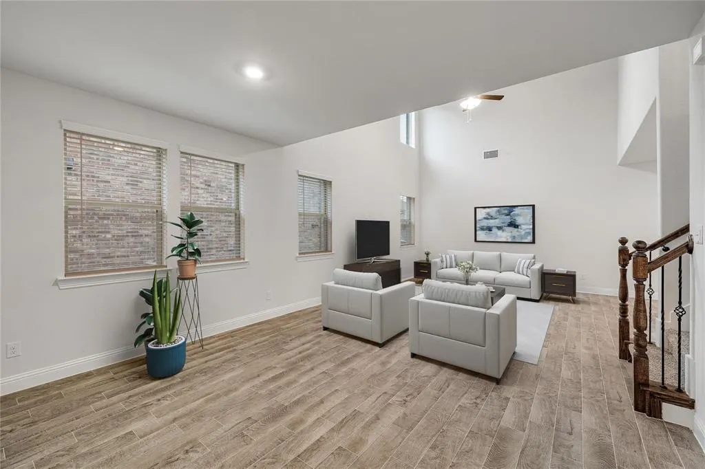 1212 Sagefield Way