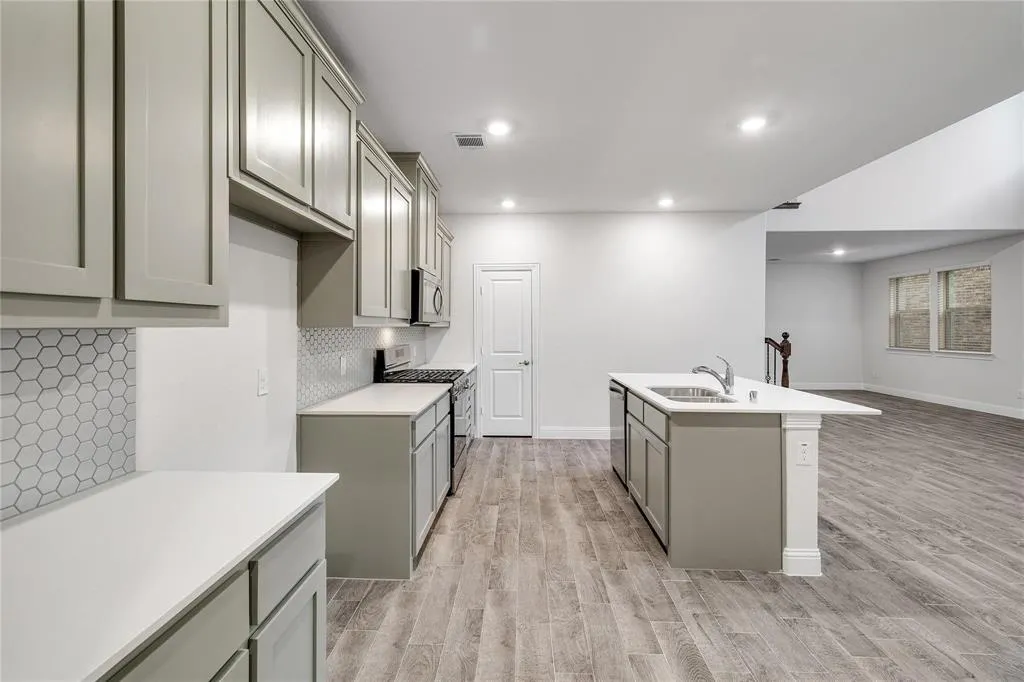 1212 Sagefield Way
