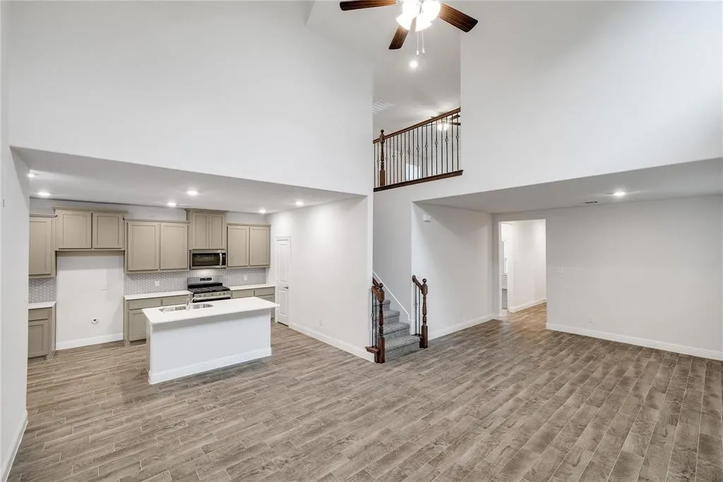 1212 Sagefield Way