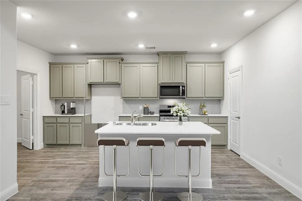 1212 Sagefield Way