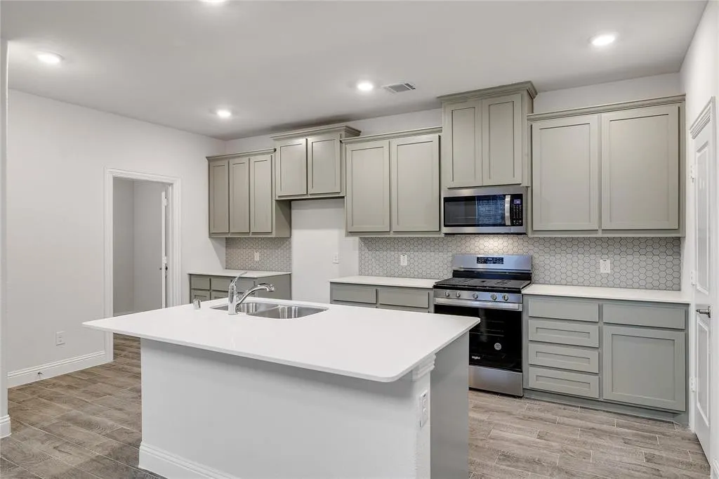 1212 Sagefield Way