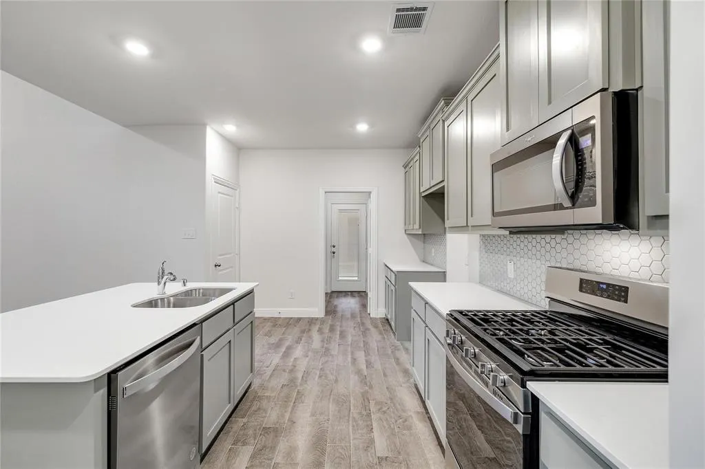 1212 Sagefield Way